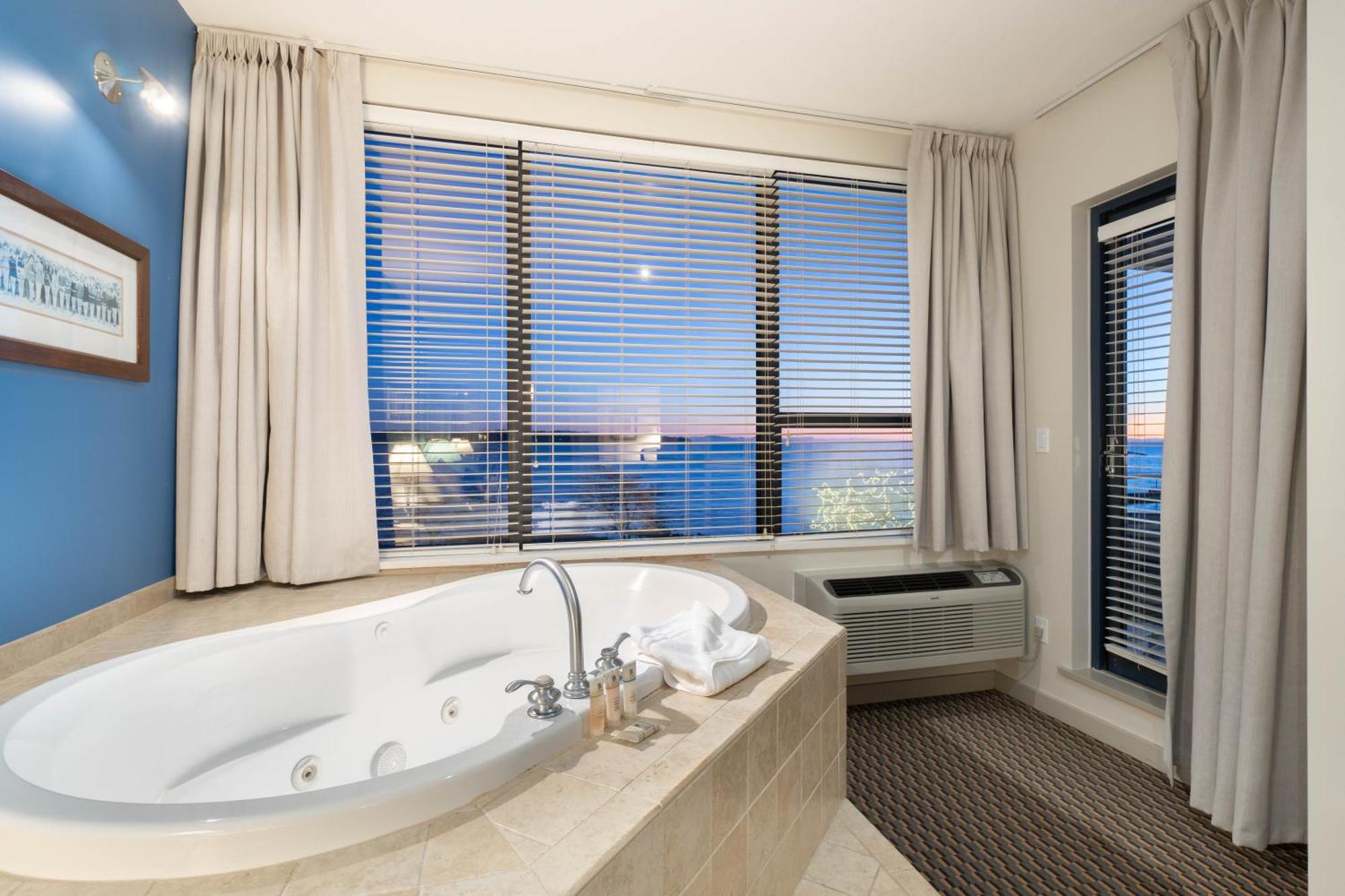 Ocean Promenade Hotel Вайт-Рок Номер фото